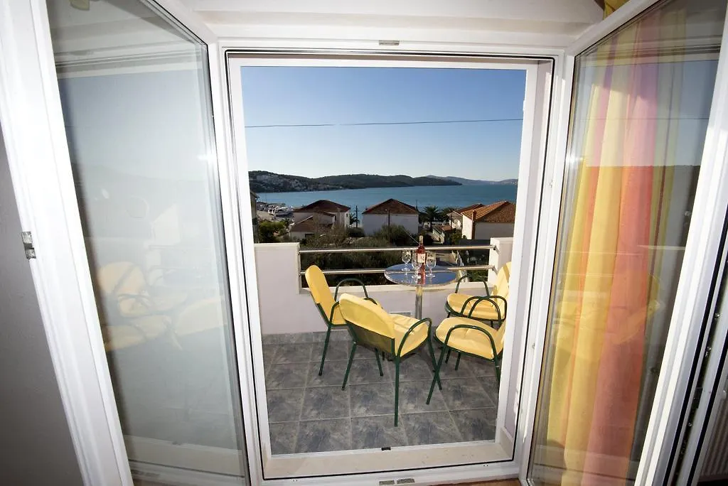 Apartments Meri Trogir 0*,  Kroatien