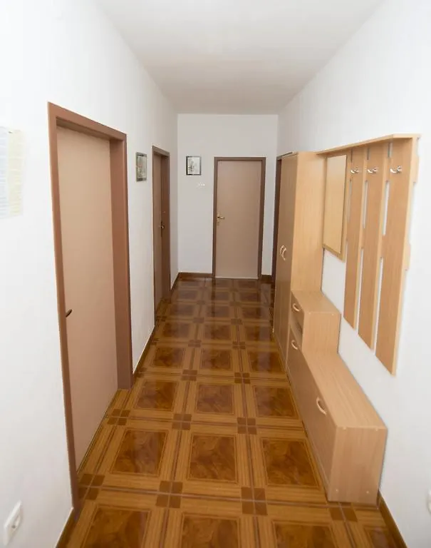 Apartments Meri Trogir 0*,