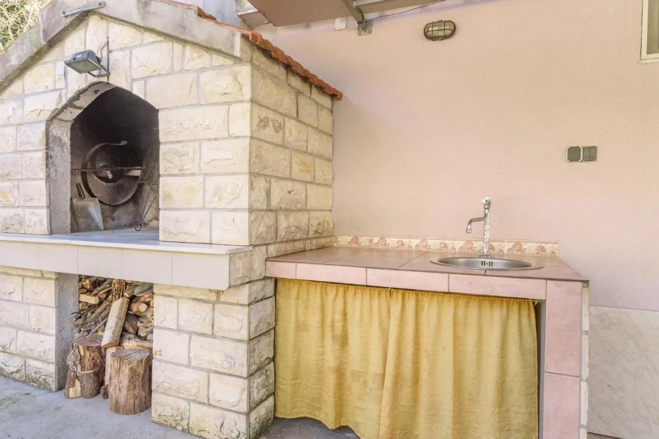 Apartments Meri Trogir 0*,